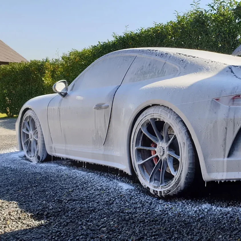 Lavage complet extérieur de votre voiture