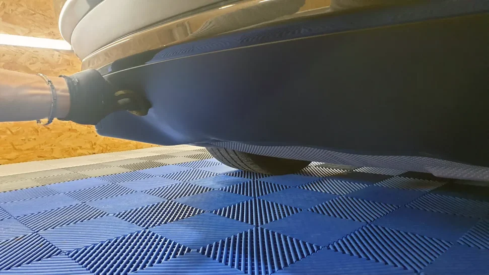 Application d'un soin pour les plastiques