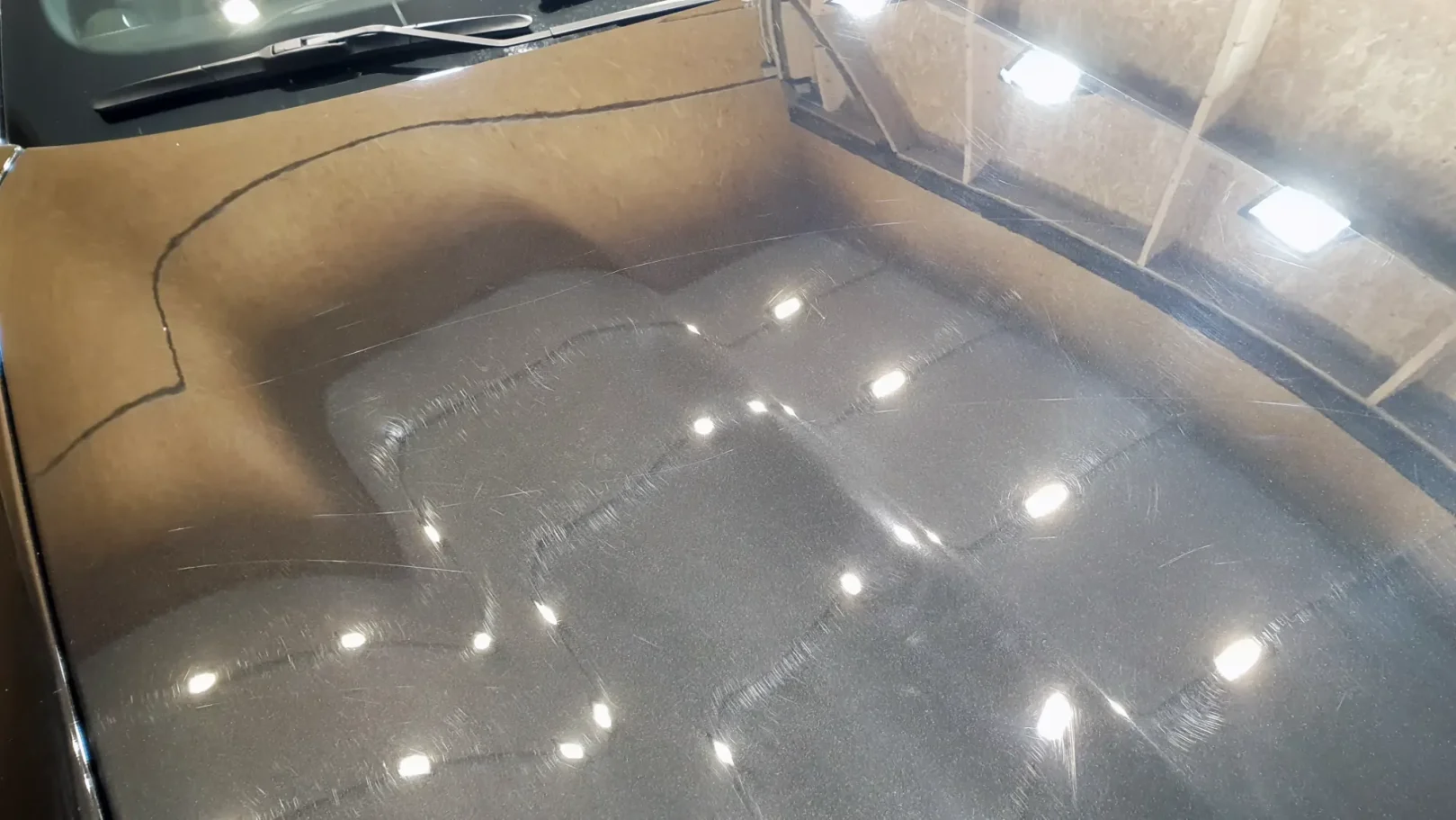 Défauts localisés Capot Ferrari FF
