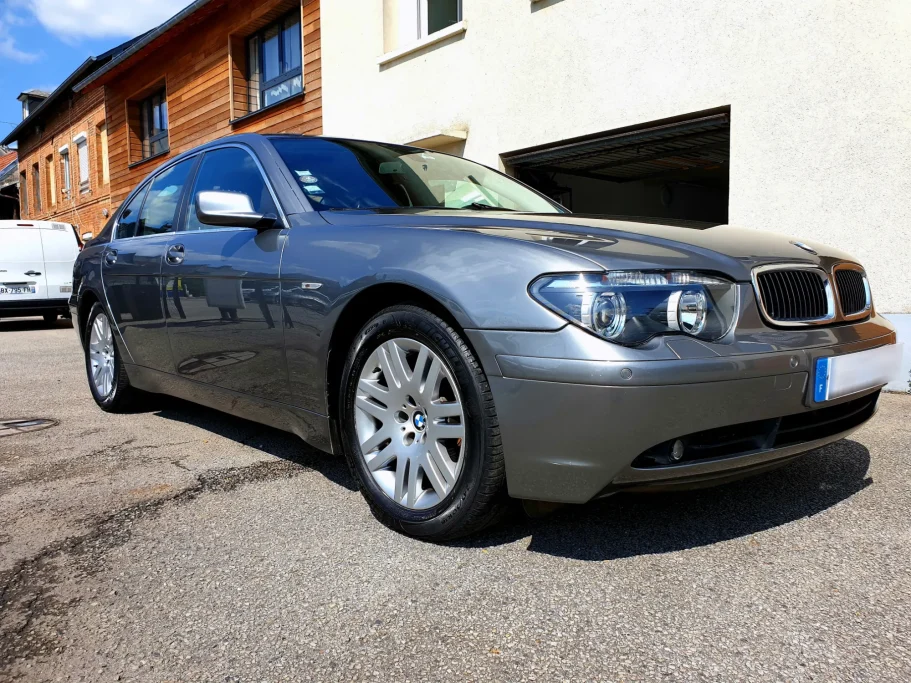 BMW SERIE 7 coté droit