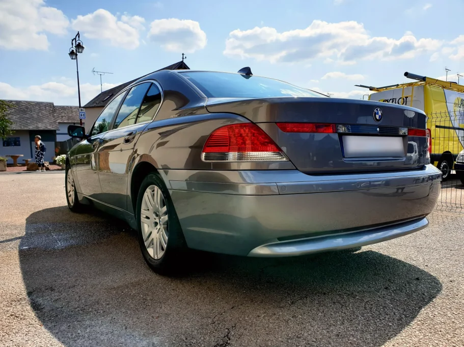 BMW SERIE 7 coté gauche